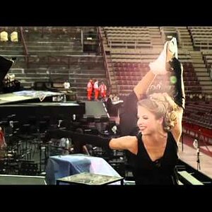 Carolina Kostner - Opera on Ice 2011 Backstage footage (no commentary)