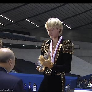 Evgeni Plushenko Grand Prix Final 2001 - Interview and Medal Ceremony