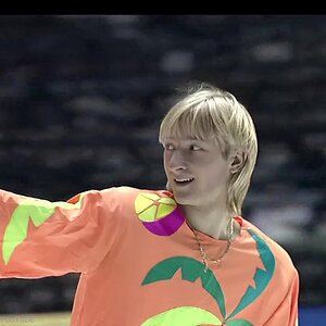 Evgeni Plushenko Grand Prix Final 2001 - Exhibition Skate be (HQ)