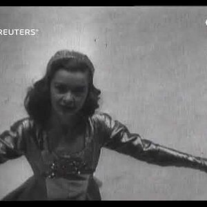 ICE SKATING: Barbara Ann Scott wins Canadian figure skating championship (1947)