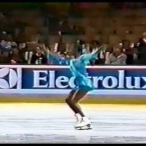 Review of the Ladies' Event - 1990 World Junior Figure Skating Championships