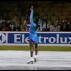 1990 World juniors highlights (Surya Bonaly,Yuka Sato, Jessica Mills)