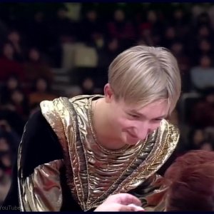 [HD] Men Medal Ceremony - 1998 NHK Trophy - Plushenko, Li Chengjiang, Takeshi Honda プルシェンコ 李成江 本田武史