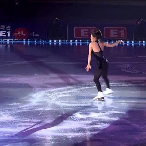 Alissa Czisny - All That Skate Spring 2012 Act 2 I like the way you move (MBC, Korean commentary)