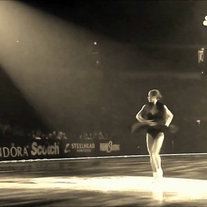 Alissa Czisny - Fashion on Ice 2011 Moon River (alt. link)