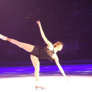 Carolina Kostner - Rock the Rink 2019 - Ne me quitte pas (rinkside video)
