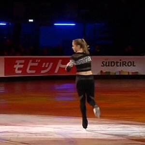 Carolina Kostner - Ice Gala 2014 (Italian commentary)