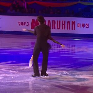 Kaitlyn Weaver & Andrew Poje - 2012 World Championships Exhibition