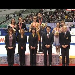 Kaitlyn Weaver & Andrew Poje - 2014 NHK Trophy Medal Ceremony