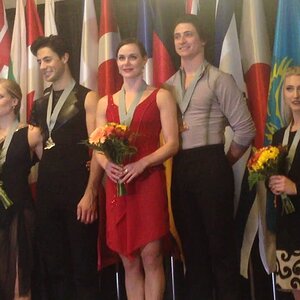 Kaitlyn Weaver & Andrew Poje - 2017 Autumn Classic Medal Ceremony