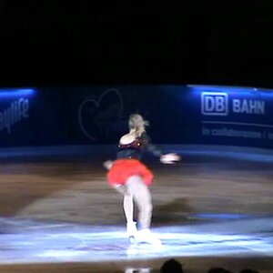 Carolina Kostner - Opera on Ice 2012 - Trovatore (rinkside video)