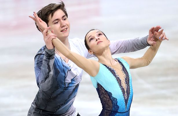 Daria Pavliuchenko and Denis Khodykin